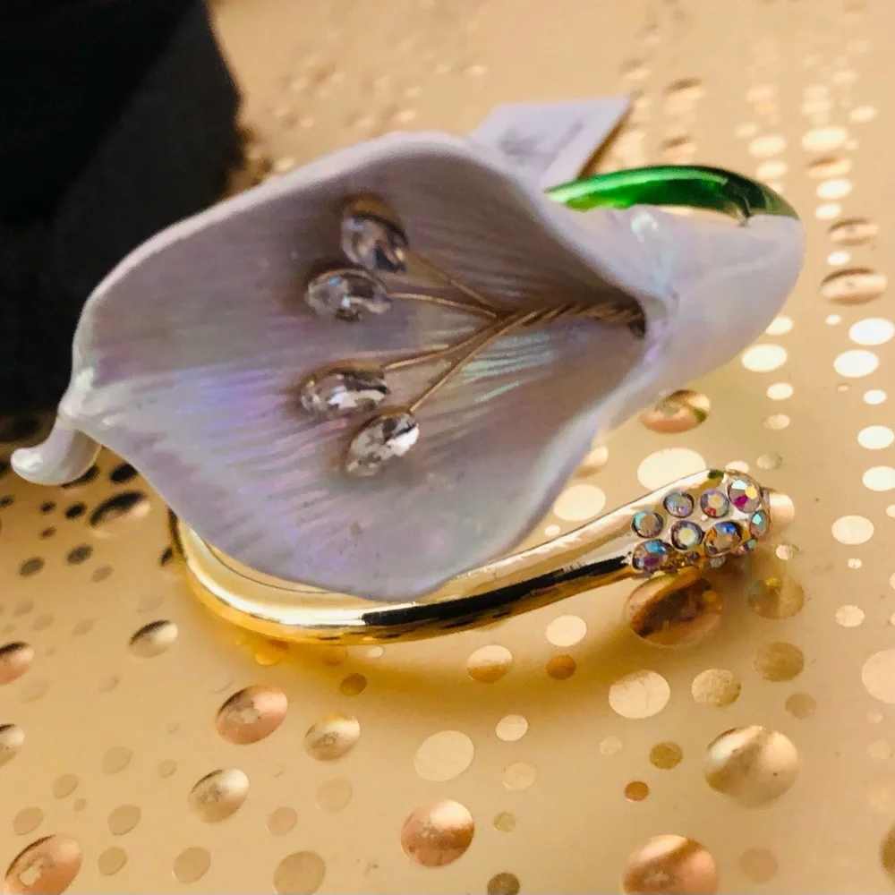 Authentic Betsey Johnson Bracelet - Crystal Rhinestone Calla Lily Hinged NWT - Picture 12 of 16